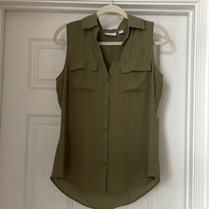 Beautiful green New York & Company blouse. Size M.